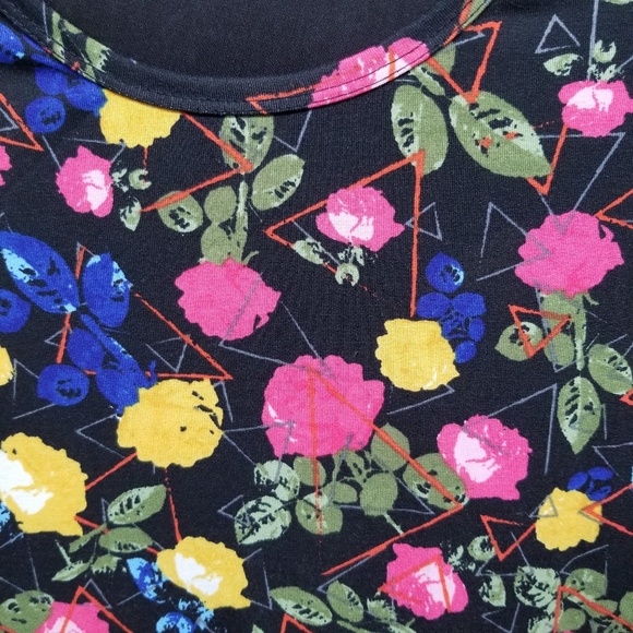 ✅Lularoe XS Roses Irma Tunic Tee - P - Picture 2 of 7